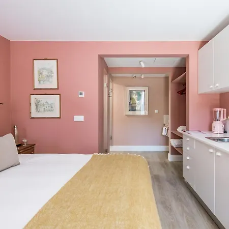 Camelia Boutique House *