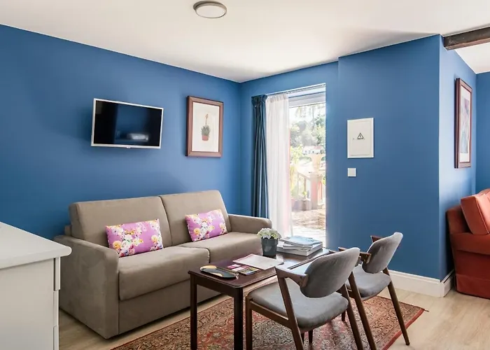 Camelia Boutique House